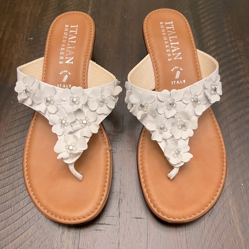 ITALIAN SHOEMAKERS Women’s Flower White Sandals Size 9